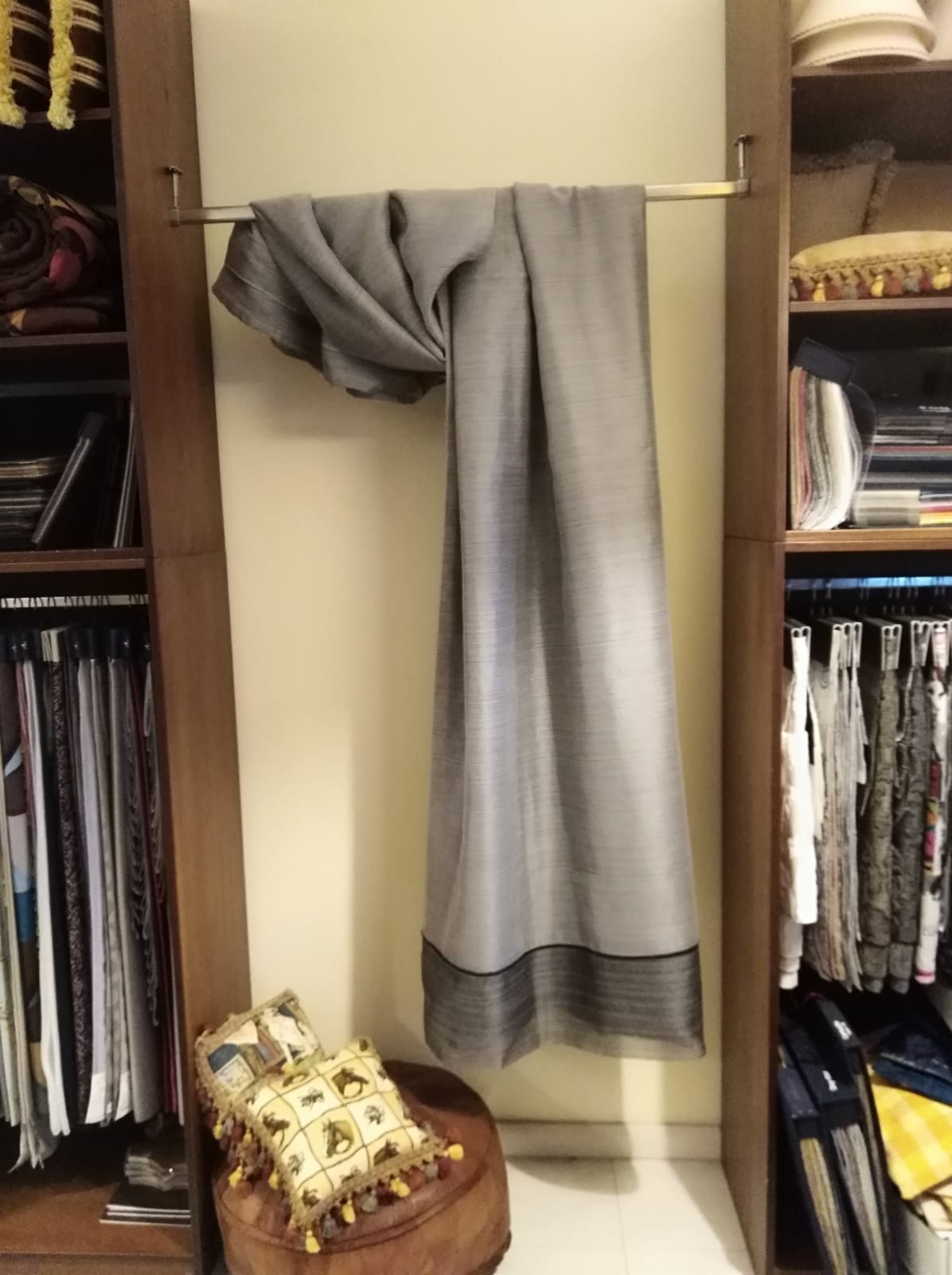 gallery-item
