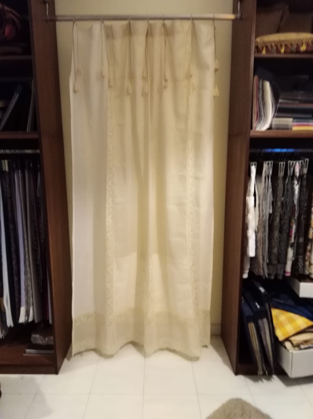 gallery-item